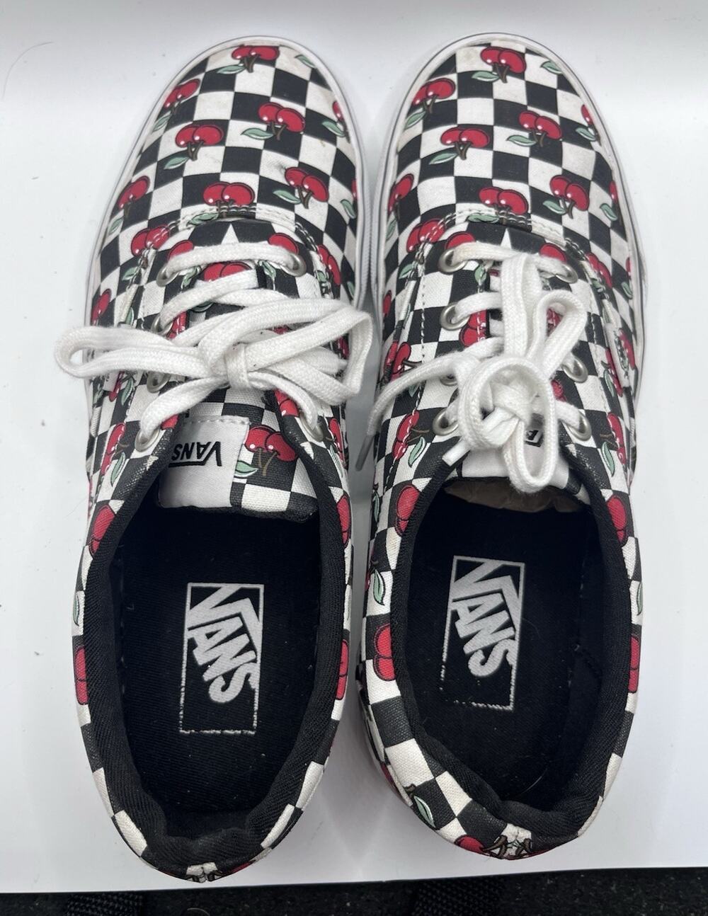 VANS Checkerboard Cherry Print Low Top Lace-Up Canvas Sneakers Women’s 9.5
